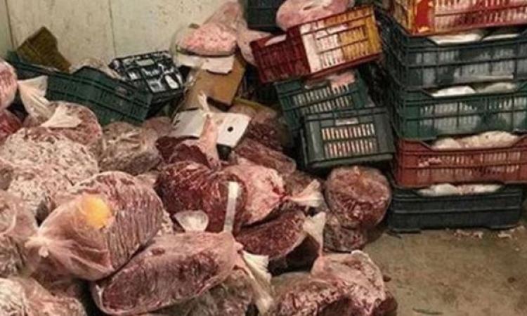 ضبط 3 أطنان لحوم و 8122 عبوة مستحضرات تجميل منتهية الصلاحية