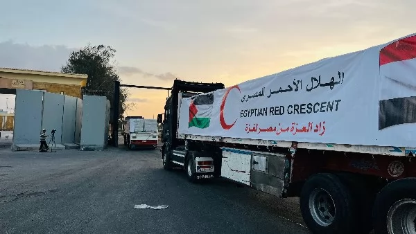 قافلة «زاد العزة» الـ119 تدخل إلى قطاع غزة 