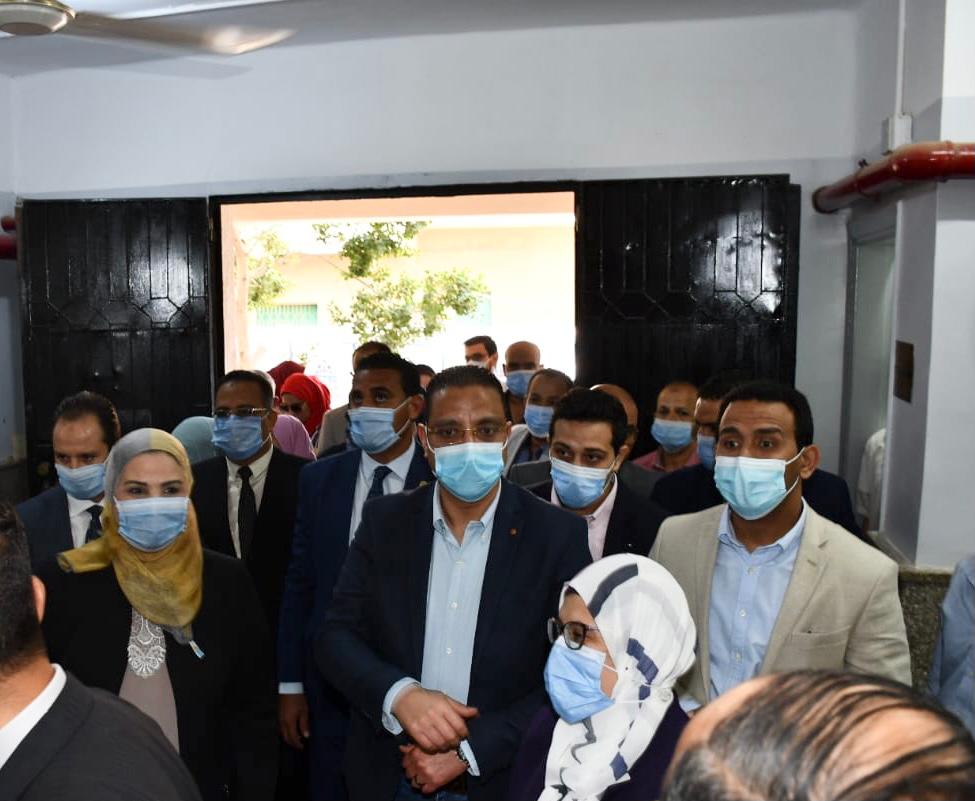 وزيرة التضامن الإجتماعي تتفقد وتفتتح عددا من المشروعات بالمحافظة