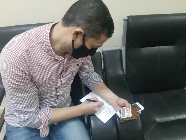 تعليم القاهرة خليه نحل لإعطاء تطعيم فيروس كورونا للعاملين.. بالصور