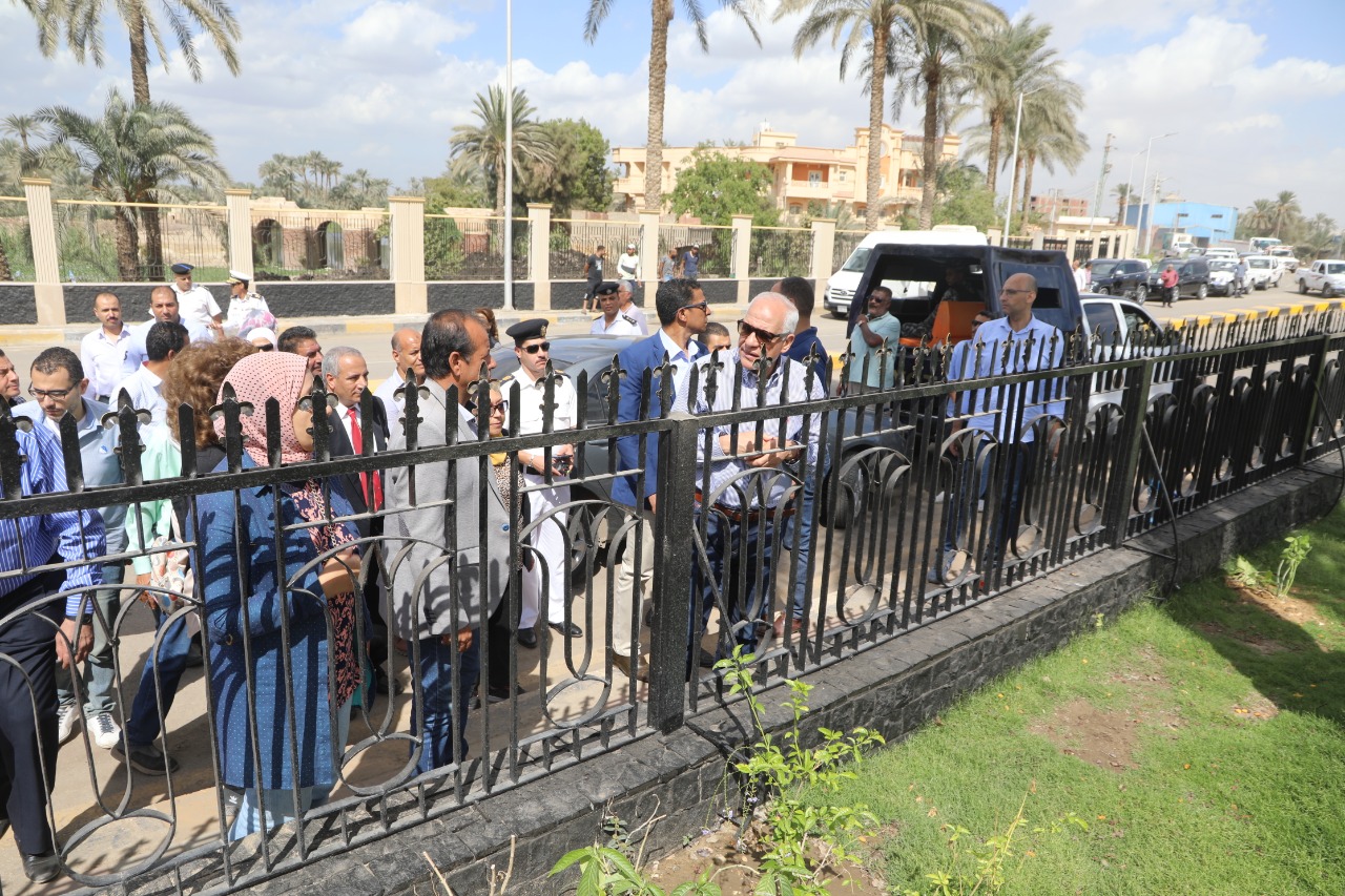 محافظ الجيزة يتفقد أعمال تطوير طريق سقارة السياحي بطول ١،٥ كم 
