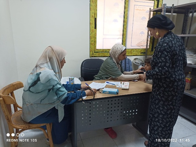 بالصور .. قافلة طبية من جامعة المنيا لـقرية «شارونة» بمغاغة