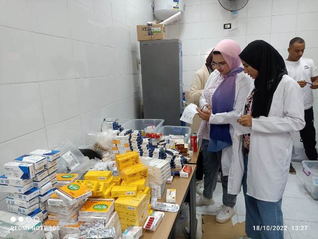 بالصور .. قافلة طبية من جامعة المنيا لـقرية «شارونة» بمغاغة