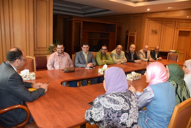 رئيس جامعة حلوان يكرم أهم إدارة الحرم الجامعى المتميزين.. بالأسماء