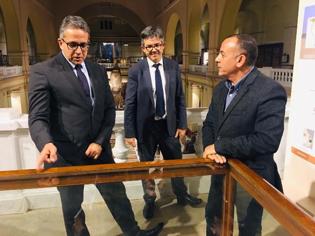 وزير الآثار والسفير الفرنسي يفتتحان معرضا للحفائر الفرنسية في مصر