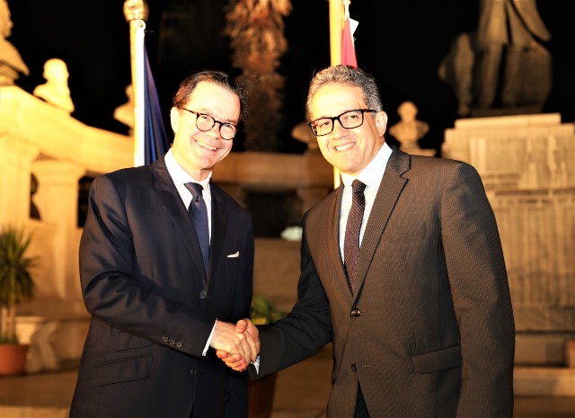 وزير الآثار والسفير الفرنسي يفتتحان معرضا للحفائر الفرنسية في مصر