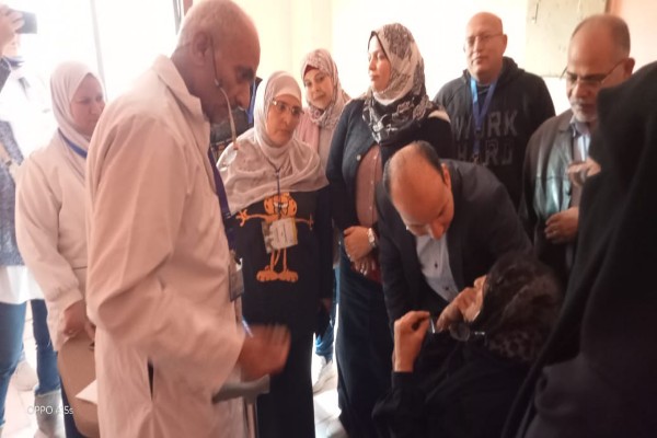 الجزار يكلف بإصطحاب سيدة مسنة  لاستكمال علاجها بمستشفي رمد بنها