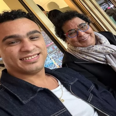 مصطفى حدوتة يحتفل بنجاح الأغنية الرسمية لبطولة كأس العرب مع محمد 