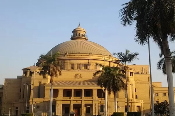 جامعة القاهرة تحتفل بعيد العلم العشرين 