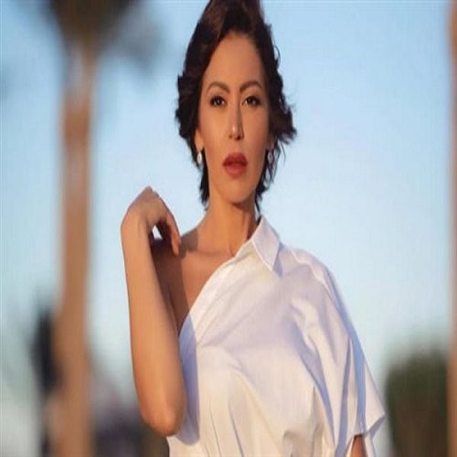 رسالة مؤثرة من لقاء الخميسي لوالدها الراحل 