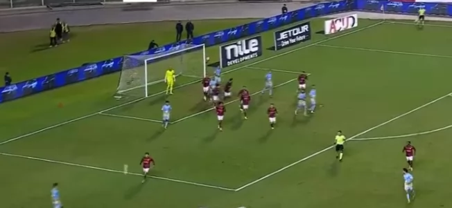 طاهر محمد طاهر يسجل للأهلي في شباك سيراميكا 