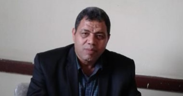 هشام امام مدير مدرسة الفاروق الثانوية