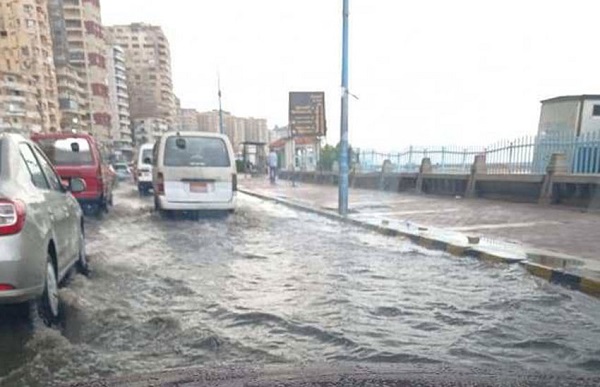 سقوط الامطار