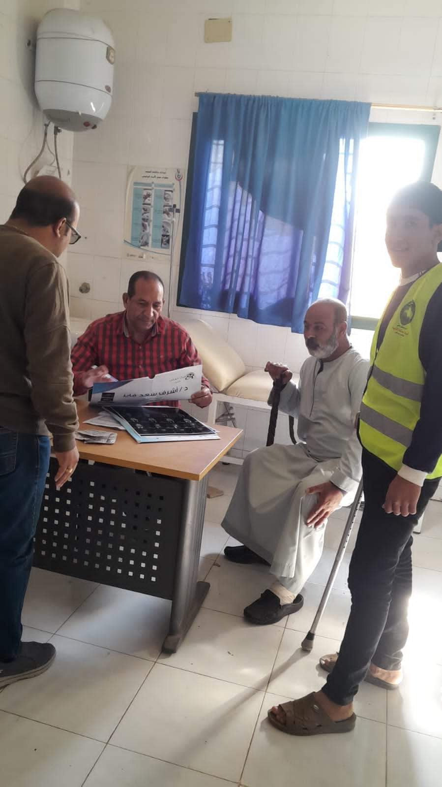 الكشف علي ٤٢٥ حالة في قافلتين طبيتين لمستقبل وطن ببني مزار