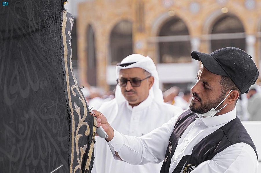 الكعبة تستعد لاستقبال شهر رمضان 