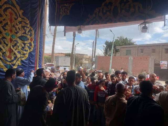 معرض لبيع السلع الغذائية بمركز شباب ديروط ام نخله بملوى 