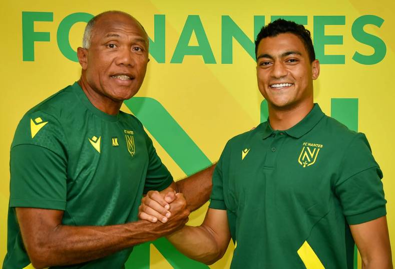 كومباريه مع مصطفى محمد