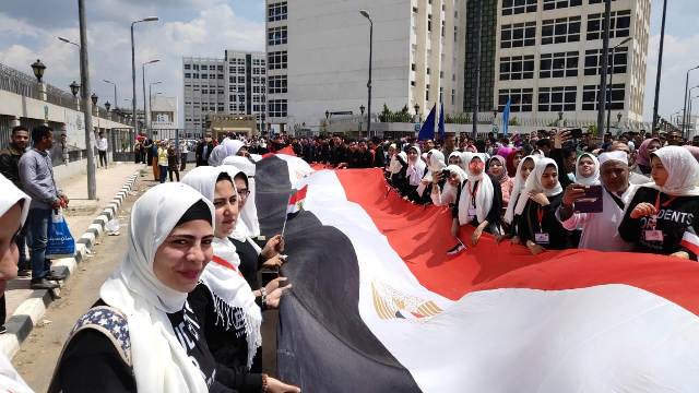 محافظ البحيرة يشهد ملحمة وطنية لدعم الدستور بجامعة دمنهور .. بالصور