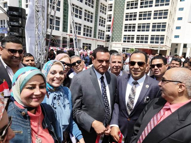 محافظ البحيرة يشهد ملحمة وطنية لدعم الدستور بجامعة دمنهور .. بالصور