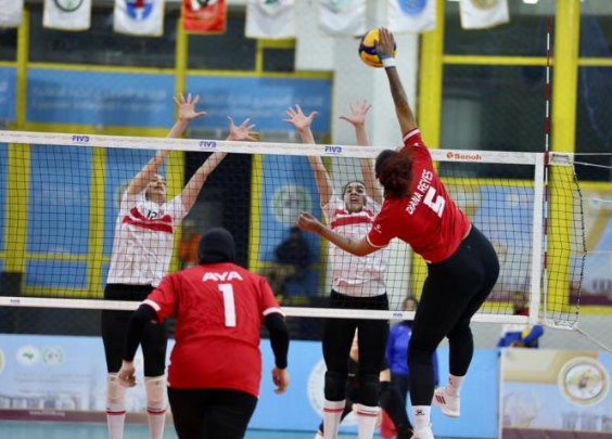 سيدات الاهلى والزمالك فى الطائرة