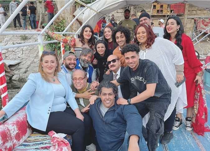 محمد سعد يحتفل بانتهاء تصوير إكس لانس