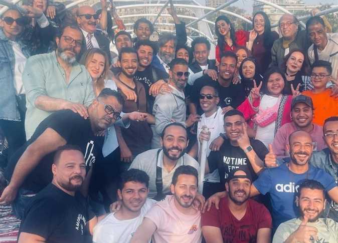 محمد سعد يحتفل بانتهاء تصوير إكس لانس