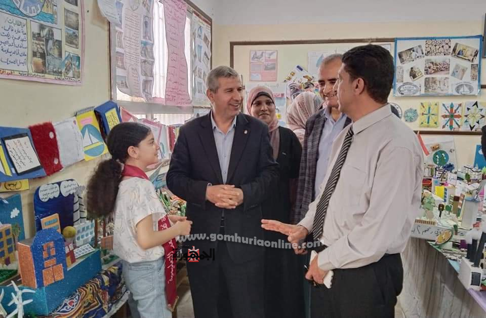 مدير تعليم دمياط يشهد ورش عمل الدراسات الإجتماعية بمدارس كفر سعد 
