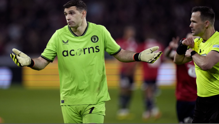 الحارس الأرجنتيني إيميليانو مارتينيز