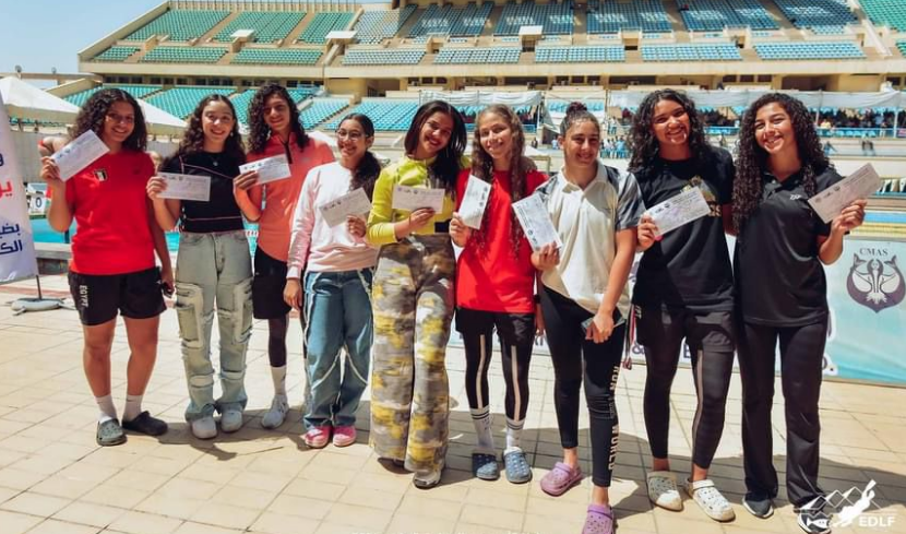 الشاذلي يكرم اللاعبين الفائزين ببطولة العالم للسباحة