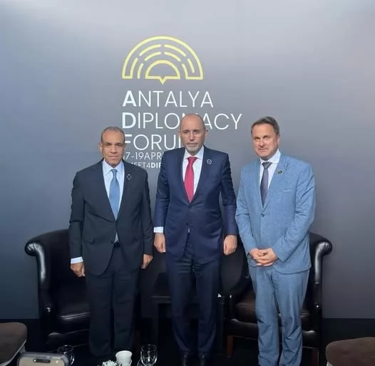 مصر تؤكد دورها المحوري.. وزير الخارجية يلتقي نظيريه الأردني ولوكسمبورج 