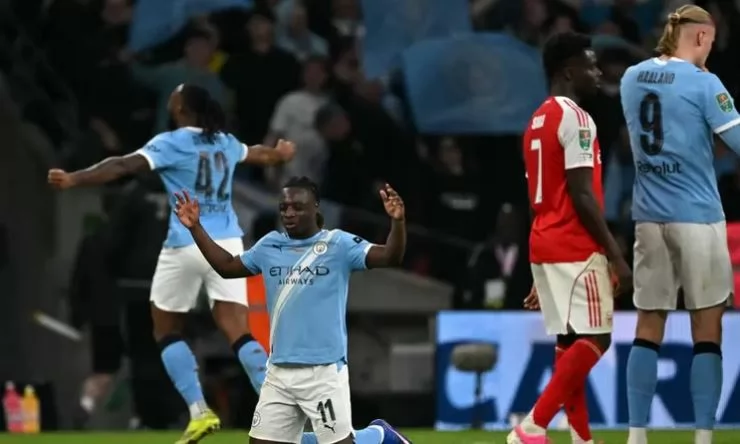 مانشستر سيتي يهزم آرسنال بثنائية ويقترب خطوة نحو لقب البريميرليج 