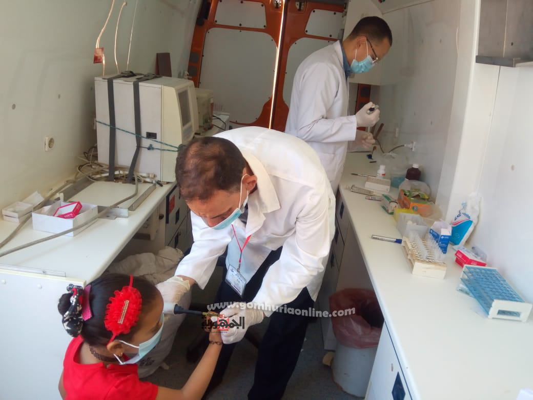 الكشف على ١٣٨٦ مريض خلال قافلة طبية متعددة التخصصات بمركز الرحمانية 