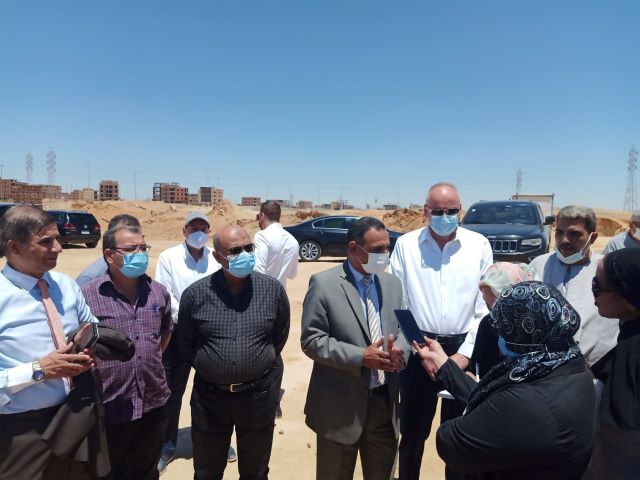قيادات جهاز بدر والهوارى يضعون حجر الأساس لهايبروان فى المدينة على طريق السويس بالفيديو