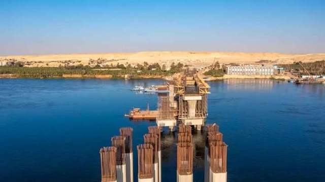 بالصور.. النقل تنفذ محور الفشن 