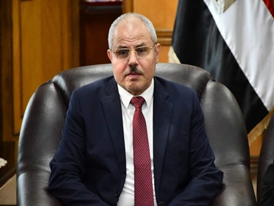 الدكتور ناصر مندور رئيس جامعة قناة السويس