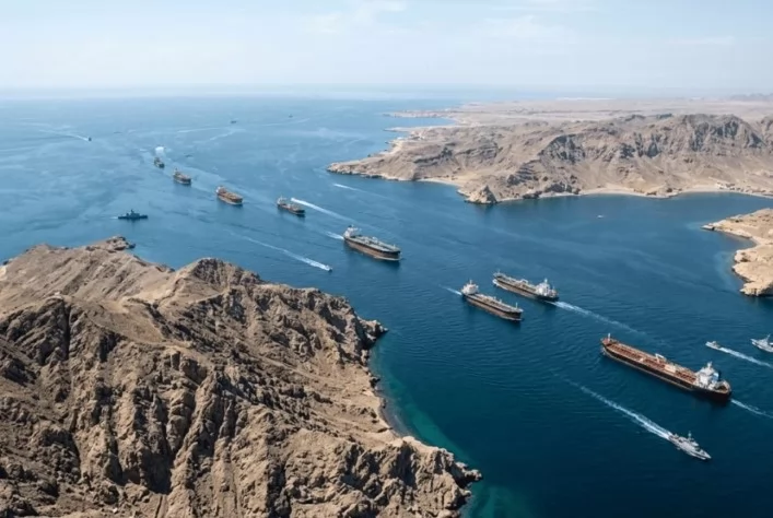 إيران توضح إجراءات عبور السفن لمضيق هرمز 