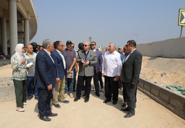 تكثيف العمل بمشروع مجمع مواقف السيارات بمحور عدلي منصور