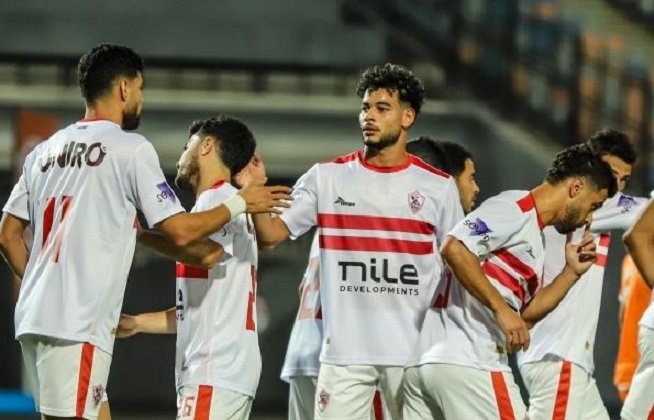 نبيل عماد دونجا خلال مشاركته فى مباراة الزمالك وبروكسي