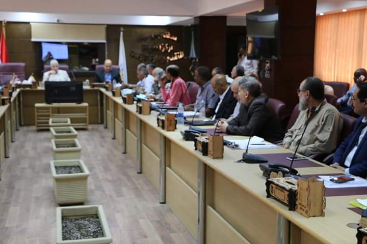 محافظ جنوب سيناء يتابع  استكمال اجراءات تثبيت 406 من العمالة المتعاقدة