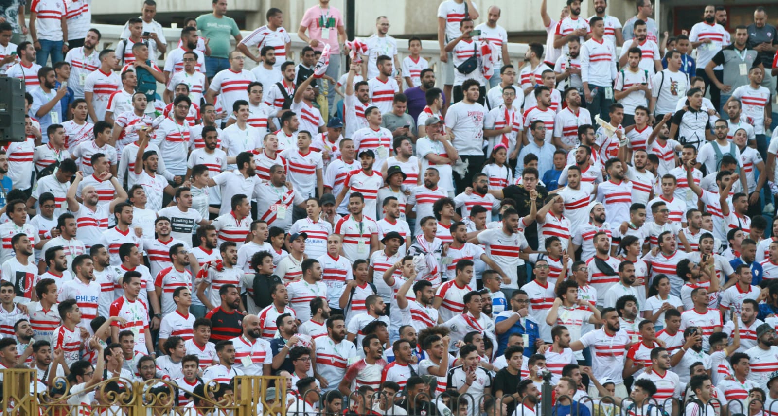 بالصور .. جماهير الزمالك تحتشد لدعم الابيض أمام فاركو بالدورى