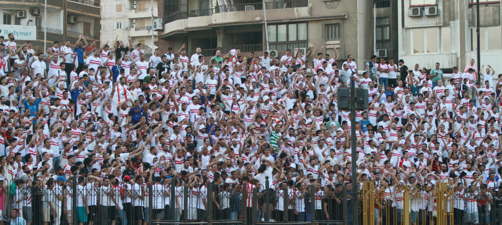 بالصور .. جماهير الزمالك تحتشد لدعم الابيض أمام فاركو بالدورى