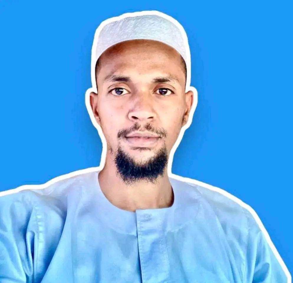 الكاتب عباده أحمد صديق