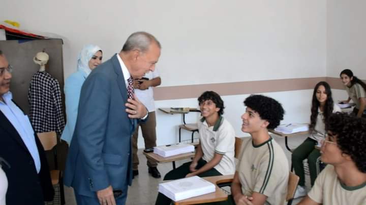 الهجان يشيد بمستشفى العبور.. ويعلن جاهزية المدارس للعام الجديد