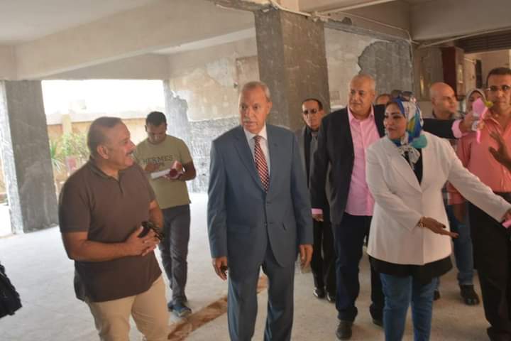الهجان يشيد بمستشفى العبور.. ويعلن جاهزية المدارس للعام الجديد