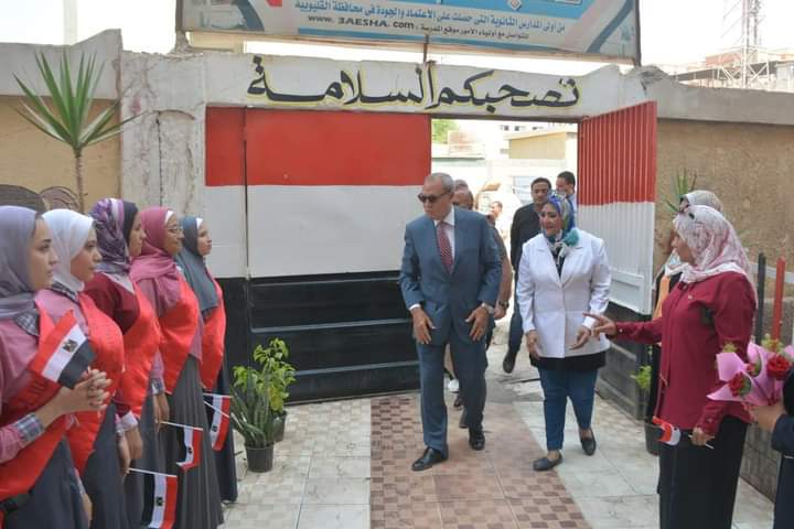 الهجان يشيد بمستشفى العبور.. ويعلن جاهزية المدارس للعام الجديد
