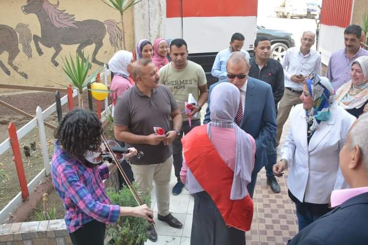 الهجان يشيد بمستشفى العبور.. ويعلن جاهزية المدارس للعام الجديد