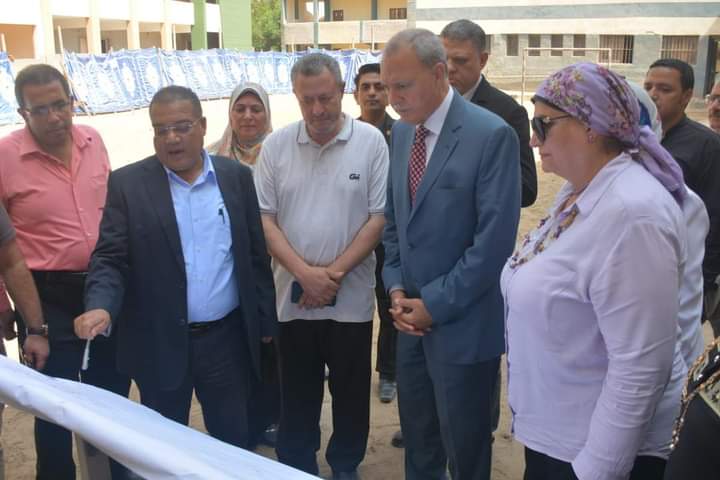 الهجان يشيد بمستشفى العبور.. ويعلن جاهزية المدارس للعام الجديد