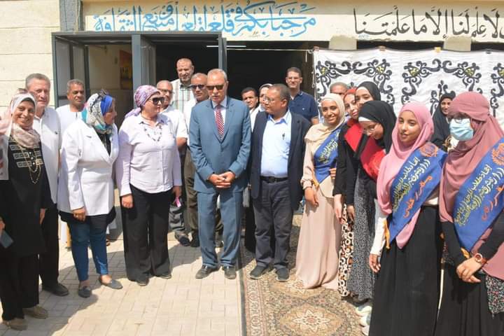 الهجان يشيد بمستشفى العبور.. ويعلن جاهزية المدارس للعام الجديد