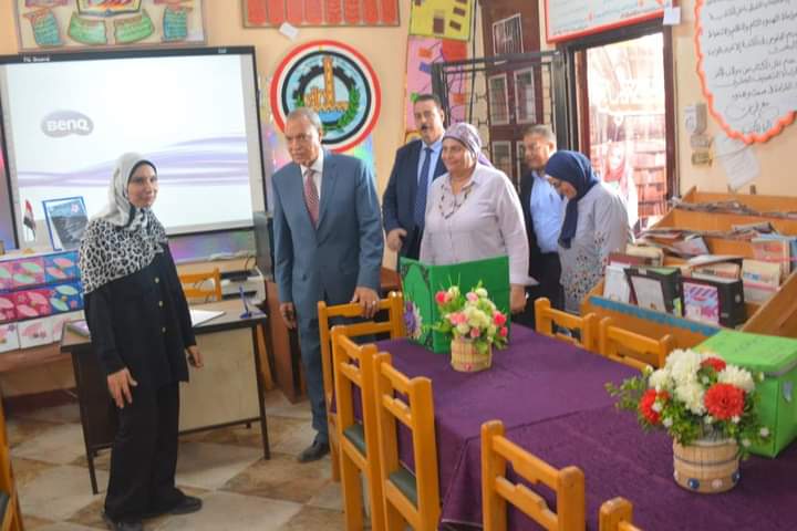 الهجان يشيد بمستشفى العبور.. ويعلن جاهزية المدارس للعام الجديد