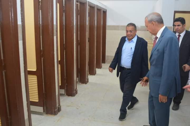 الهجان يشيد بمستشفى العبور.. ويعلن جاهزية المدارس للعام الجديد